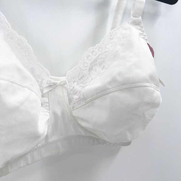Vintage Lovable White Satin & Lace Full Coverage Unpadded Bra - Picture 4 of 6